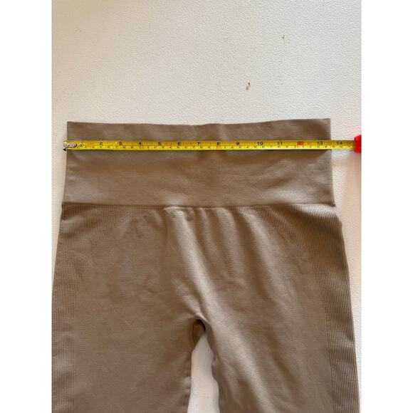 Set Active Beige/Tan Sculptflex Leggings Sz Medium Seamless Ribbed Sides - Picture 6 of 6